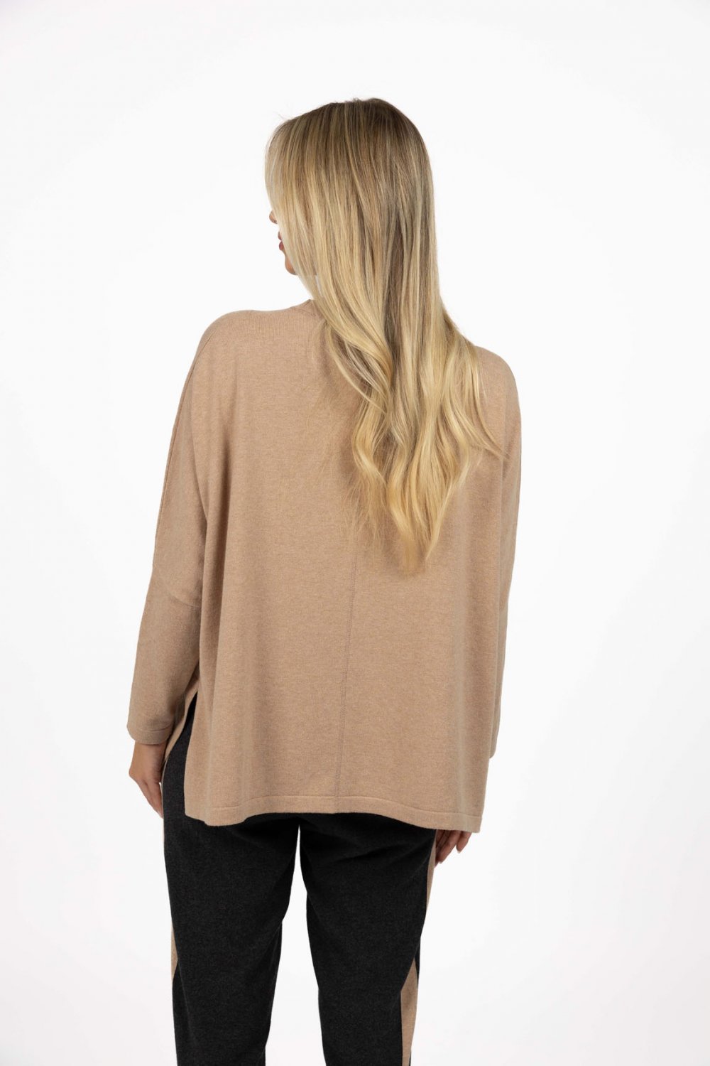 humidity-grande-sweater-latte 3