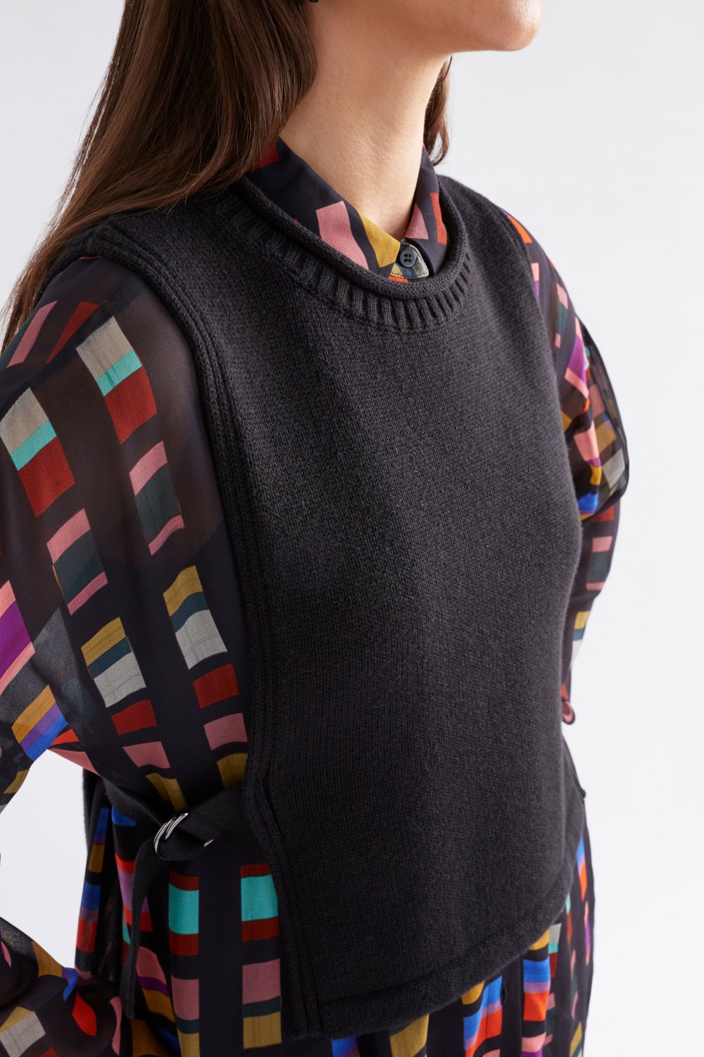 elk-miraa-vest-black 2